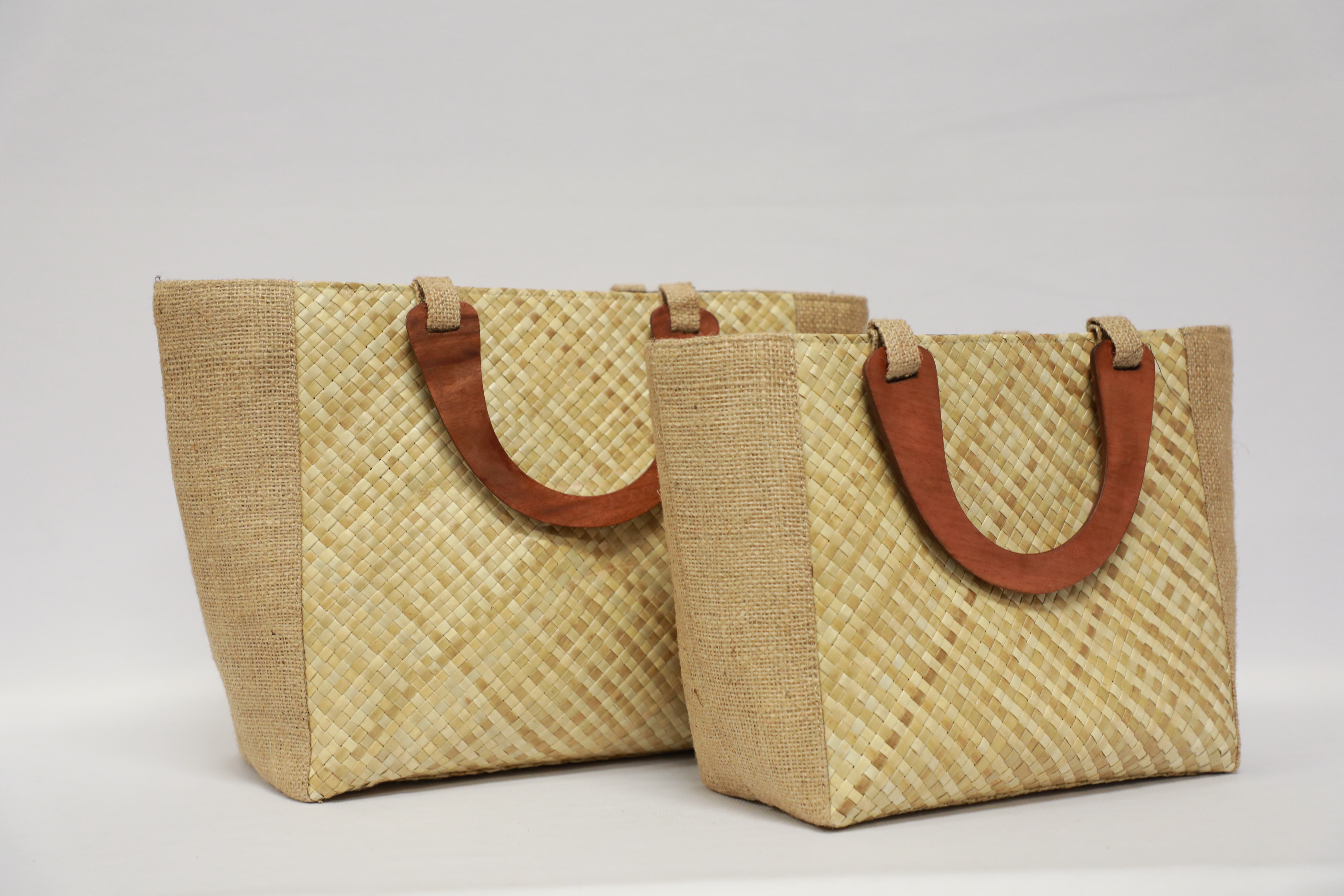 Lauhala S/2 w burlap plain 2 (L) 18x11x5 (M) 15x9x4.jpg